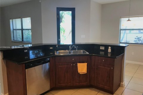 Villa ou maison à louer à Homestead, Floride: 5 chambres, 318.56 m2 № 1930629 - photo 6
