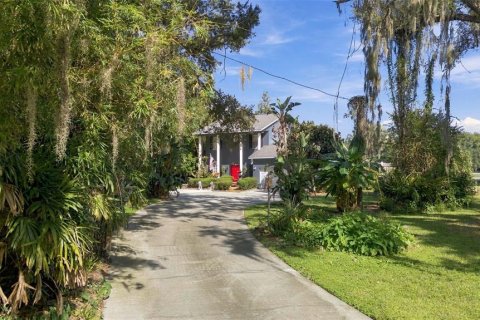 House in Tampa, Florida 4 bedrooms, 175.21 sq.m. № 2394399 - photo 4