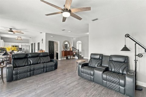 House in Tampa, Florida 4 bedrooms, 175.21 sq.m. № 2394399 - photo 14