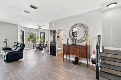 House in Tampa, Florida 4 bedrooms, 175.21 sq.m. № 2394399 - photo 6