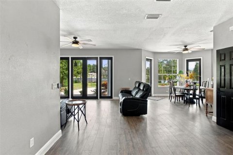 House in Tampa, Florida 4 bedrooms, 175.21 sq.m. № 2394399 - photo 7