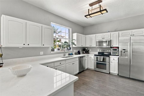 House in Tampa, Florida 4 bedrooms, 175.21 sq.m. № 2394399 - photo 16