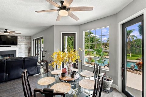 House in Tampa, Florida 4 bedrooms, 175.21 sq.m. № 2394399 - photo 12