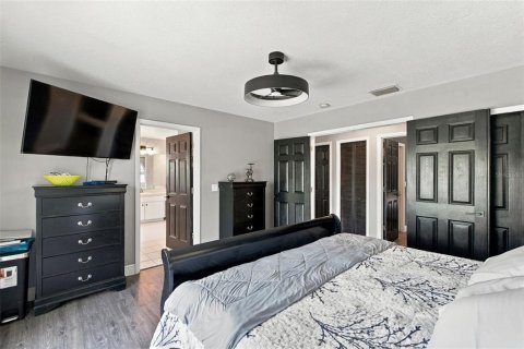 House in Tampa, Florida 4 bedrooms, 175.21 sq.m. № 2394399 - photo 28