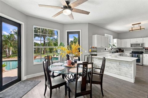 House in Tampa, Florida 4 bedrooms, 175.21 sq.m. № 2394399 - photo 11