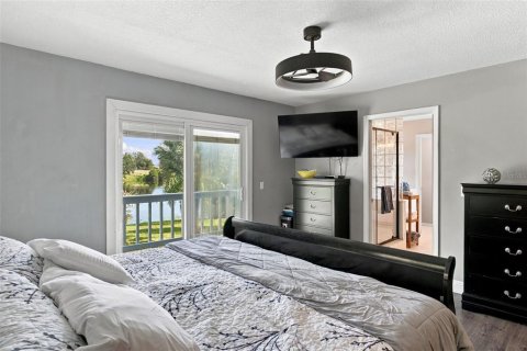 House in Tampa, Florida 4 bedrooms, 175.21 sq.m. № 2394399 - photo 27