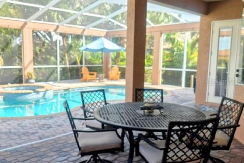 House in Apollo Beach, Florida 5 bedrooms, 337.98 sq.m. № 1872875 - photo 21
