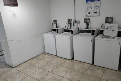 Condo in Hialeah, Florida, 2 bedrooms  № 1878635 - photo 24