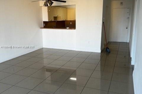 Condo in Hialeah, Florida, 2 bedrooms  № 1878635 - photo 11