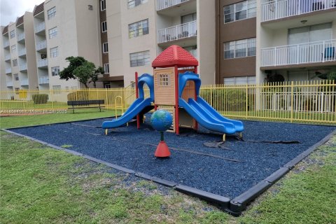 Condo in Hialeah, Florida, 2 bedrooms  № 1878635 - photo 25
