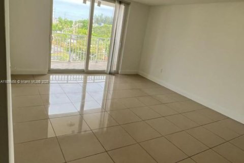 Condo in Hialeah, Florida, 2 bedrooms  № 1878635 - photo 19