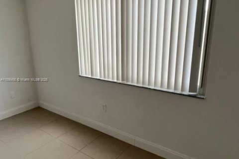 Condo in Hialeah, Florida, 2 bedrooms  № 1878635 - photo 18