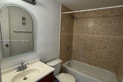 Condo in Hialeah, Florida, 2 bedrooms  № 1878635 - photo 9