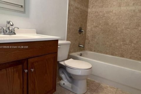 Condo in Hialeah, Florida, 2 bedrooms  № 1878635 - photo 6