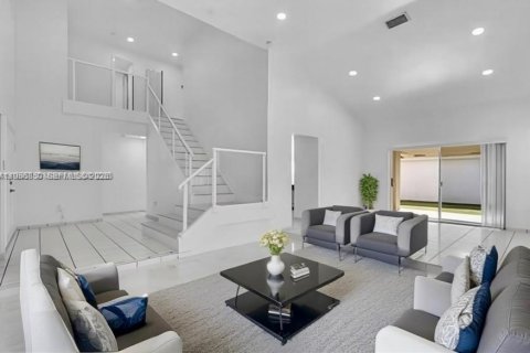 Снять в аренду виллу или дом в Майами, Флорида 4 спальни, 220.92м2, № 2011791 - фото 7