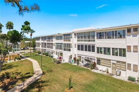 Condo in Seminole, Florida, 1 bedroom  № 2205763 - photo 13