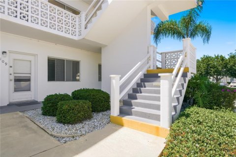 Condo in Seminole, Florida, 1 bedroom  № 2205763 - photo 22
