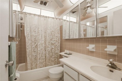 Condo in Seminole, Florida, 1 bedroom  № 2205763 - photo 11