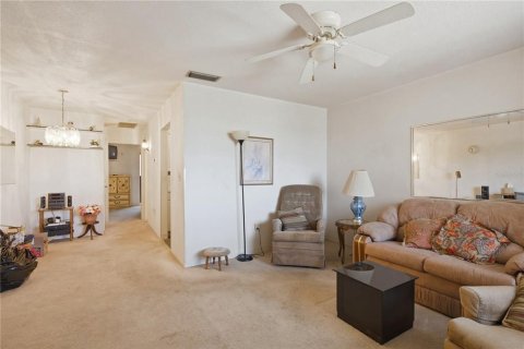 Condo in Seminole, Florida, 1 bedroom  № 2205763 - photo 5