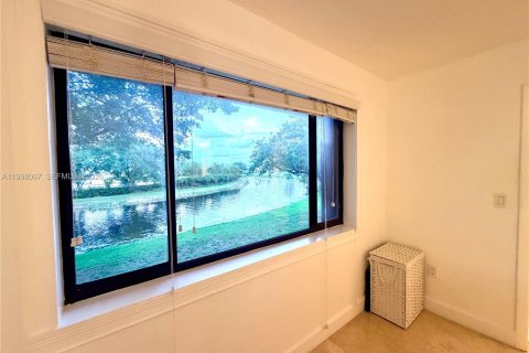 Appartement à louer à Miami Lakes, Floride: 2 chambres, 78.97 m2 № 2060261 - photo 8