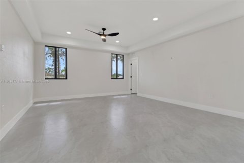 Commercial property in Lehigh Acres, Florida 221.39 sq.m. № 1973010 - photo 26