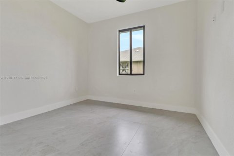 Commercial property in Lehigh Acres, Florida 221.39 sq.m. № 1973010 - photo 20