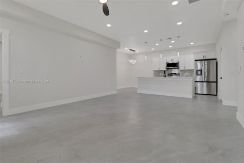 Commercial property in Lehigh Acres, Florida 221.39 sq.m. № 1973010 - photo 14