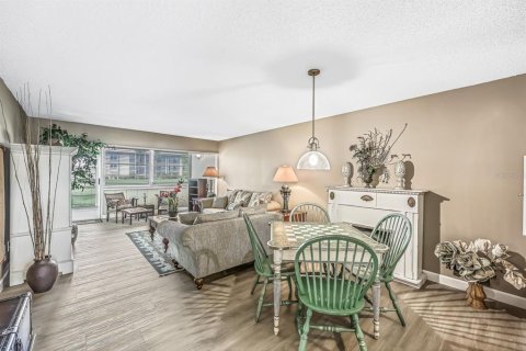 Condo in Fort Myers, Florida, 1 bedroom  № 1410220 - photo 2