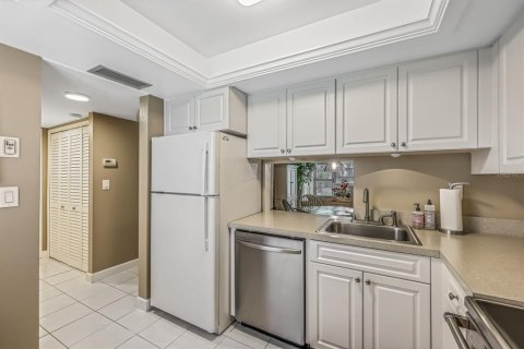 Condo in Fort Myers, Florida, 1 bedroom  № 1410220 - photo 14