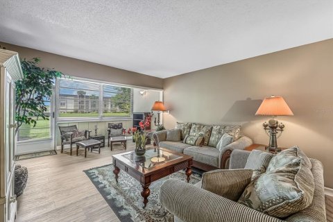 Condo in Fort Myers, Florida, 1 bedroom  № 1410220 - photo 8