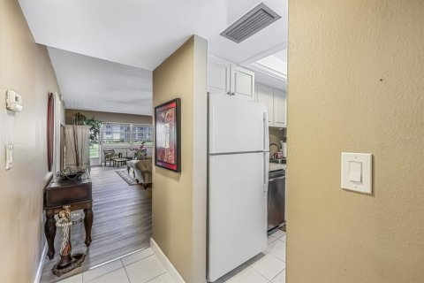 Condo in Fort Myers, Florida, 1 bedroom  № 1410220 - photo 6