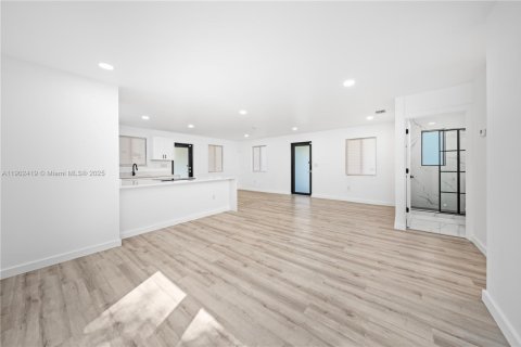 Villa ou maison à vendre à Miami Gardens, Floride: 3 chambres, 151.15 m2 № 1953904 - photo 6