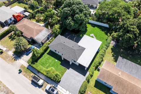 Villa ou maison à vendre à Miami Gardens, Floride: 3 chambres, 151.15 m2 № 1953904 - photo 27
