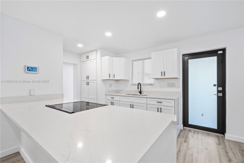 Villa ou maison à vendre à Miami Gardens, Floride: 3 chambres, 151.15 m2 № 1953904 - photo 7