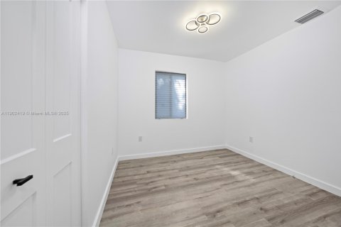 Villa ou maison à vendre à Miami Gardens, Floride: 3 chambres, 151.15 m2 № 1953904 - photo 12