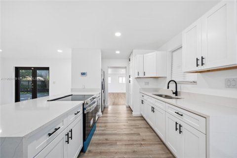 Villa ou maison à vendre à Miami Gardens, Floride: 3 chambres, 151.15 m2 № 1953904 - photo 8
