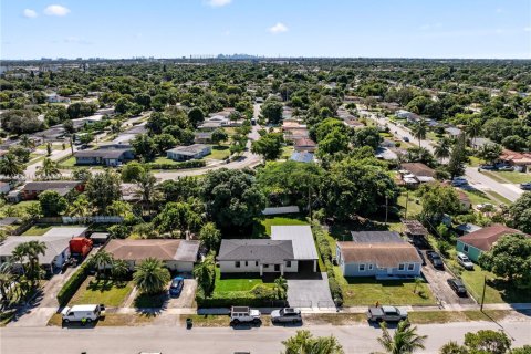 Villa ou maison à vendre à Miami Gardens, Floride: 3 chambres, 151.15 m2 № 1953904 - photo 29