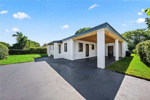 Villa ou maison à vendre à Miami Gardens, Floride: 3 chambres, 151.15 m2 № 1953904 - photo 3
