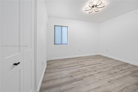 Villa ou maison à vendre à Miami Gardens, Floride: 3 chambres, 151.15 m2 № 1953904 - photo 16