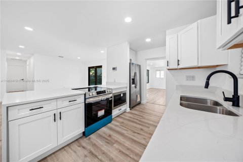 Villa ou maison à vendre à Miami Gardens, Floride: 3 chambres, 151.15 m2 № 1953904 - photo 9