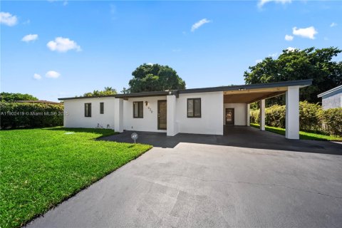 Villa ou maison à vendre à Miami Gardens, Floride: 3 chambres, 151.15 m2 № 1953904 - photo 1