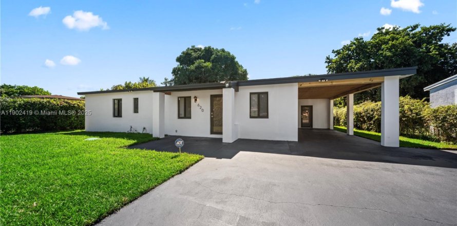 Villa ou maison à Miami Gardens, Floride 3 chambres, 151.15 m2 № 1953904