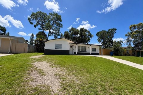 House in Holiday, Florida 3 bedrooms, 137.87 sq.m. № 2219845