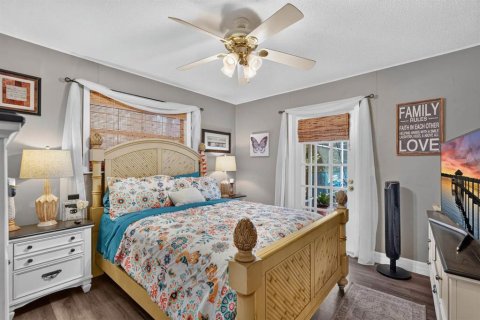 House in New Smyrna Beach, Florida 3 bedrooms, 186.27 sq.m. № 2416951 - photo 26