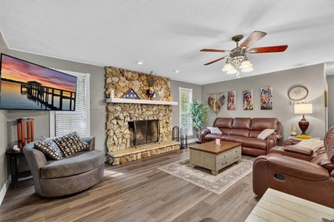 House in New Smyrna Beach, Florida 3 bedrooms, 186.27 sq.m. № 2416951 - photo 9