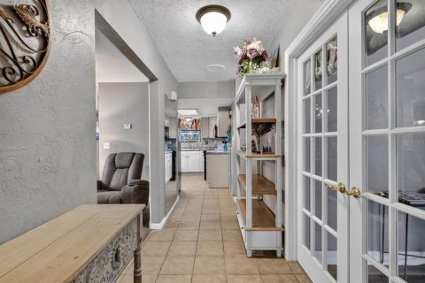 House in New Smyrna Beach, Florida 3 bedrooms, 186.27 sq.m. № 2416951 - photo 7