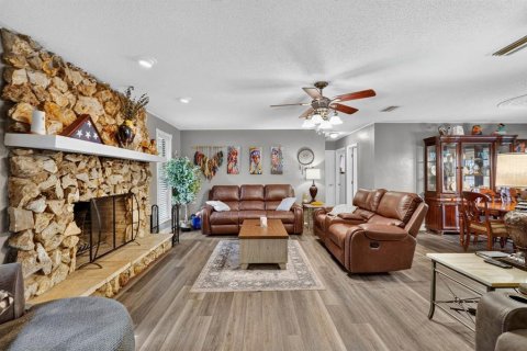 House in New Smyrna Beach, Florida 3 bedrooms, 186.27 sq.m. № 2416951 - photo 8