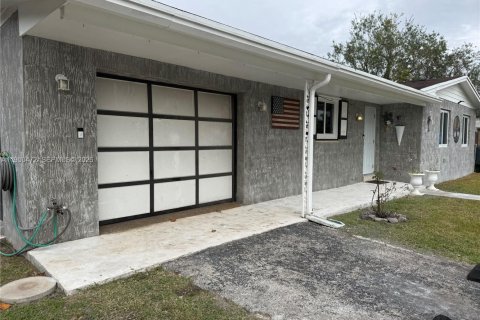Купить виллу или дом в Хомстед, Флорида 3 спальни, 150.22м2, № 2005933 - фото 2
