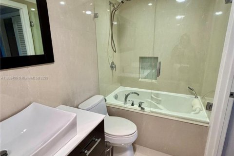 Купить кондоминиум в Холливуд, Флорида 2 спальни, 105.17м2, № 1965834 - фото 13