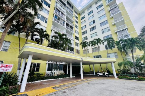 Купить кондоминиум в Холливуд, Флорида 2 спальни, 105.17м2, № 1965834 - фото 1